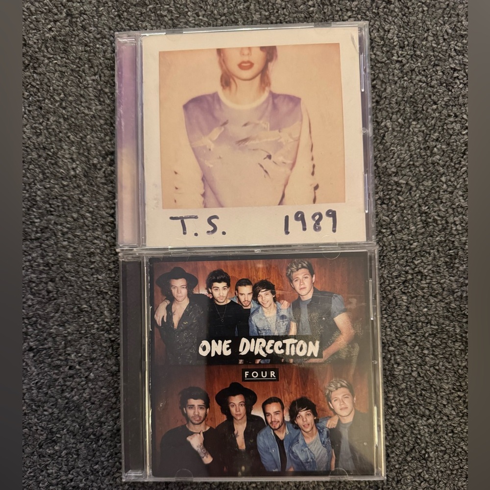 Taylor Swift ‘1989’ CD and One Direction 'Four' CD
